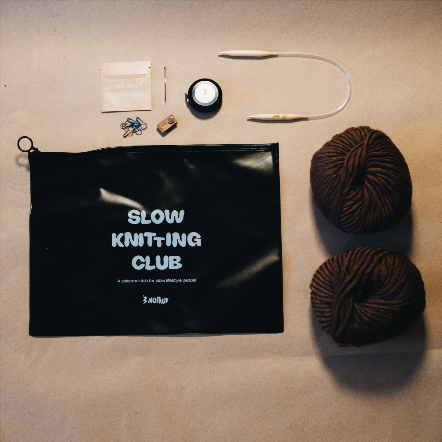 STICKUT - Knitting kit - Brown Beanie