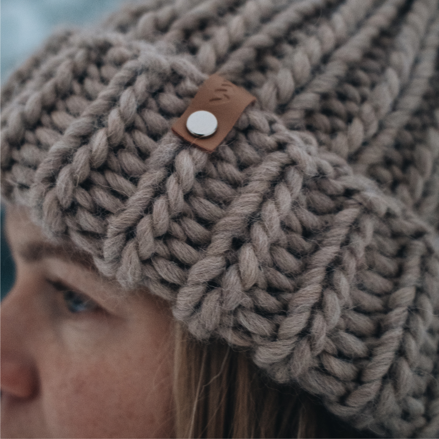 STICKUT - Knitting kit - Dark Beige Beanie